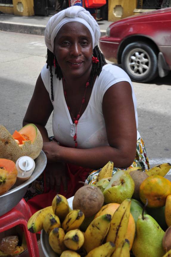 Vendedora de frutas em Cartagena, na Colômbia